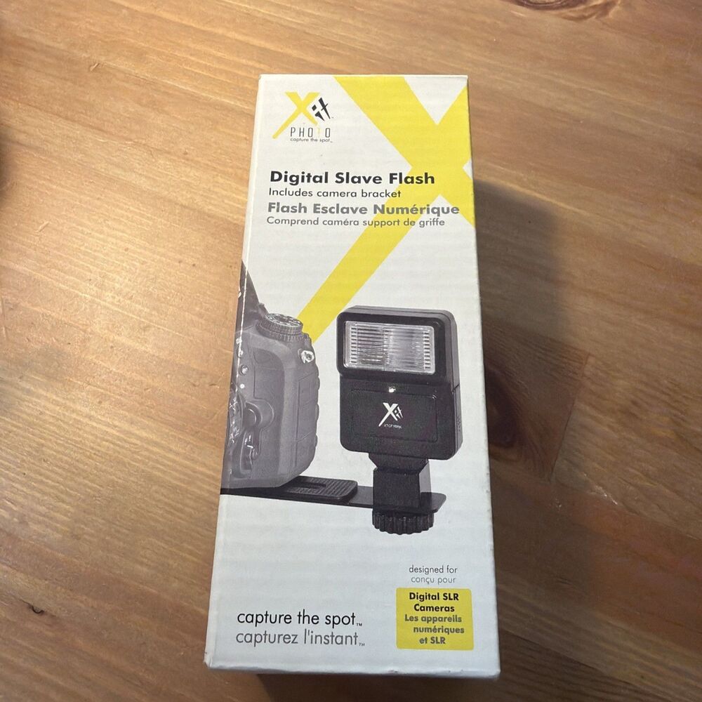 Digital Slave FLASH With Camera Bracket - XTCF1BRK